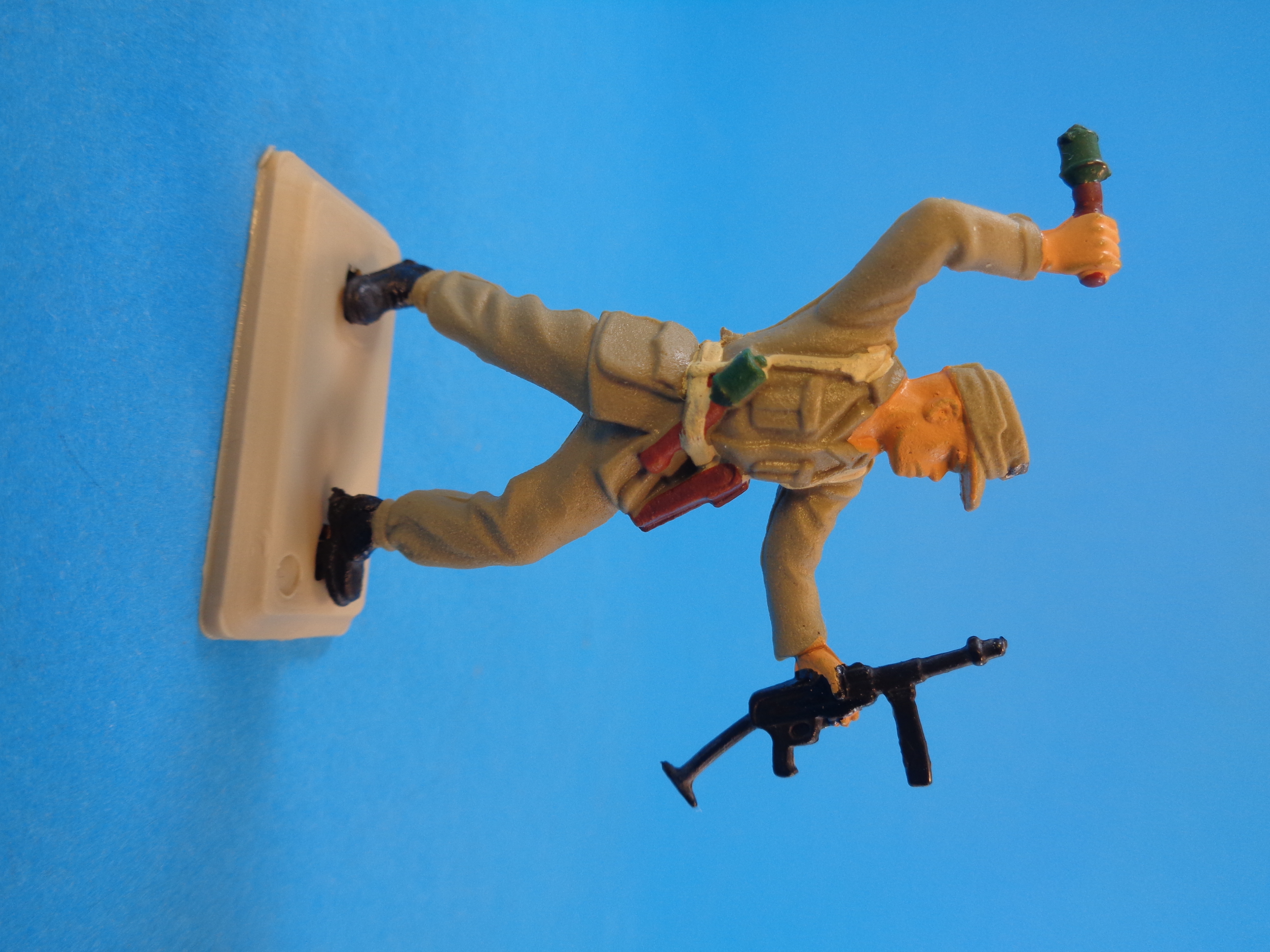 Visit the complete DSG Britains toy soldier collection cliking here.